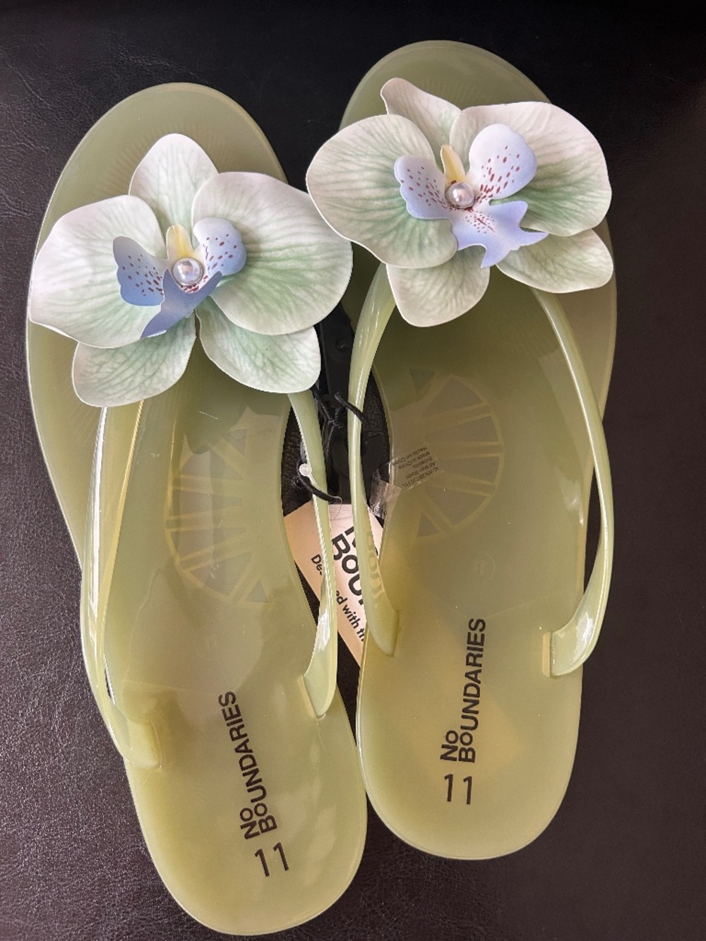 No Boundaries Orchid Flower Applique Green Jelly Sandals Orchid Size 11 NWT